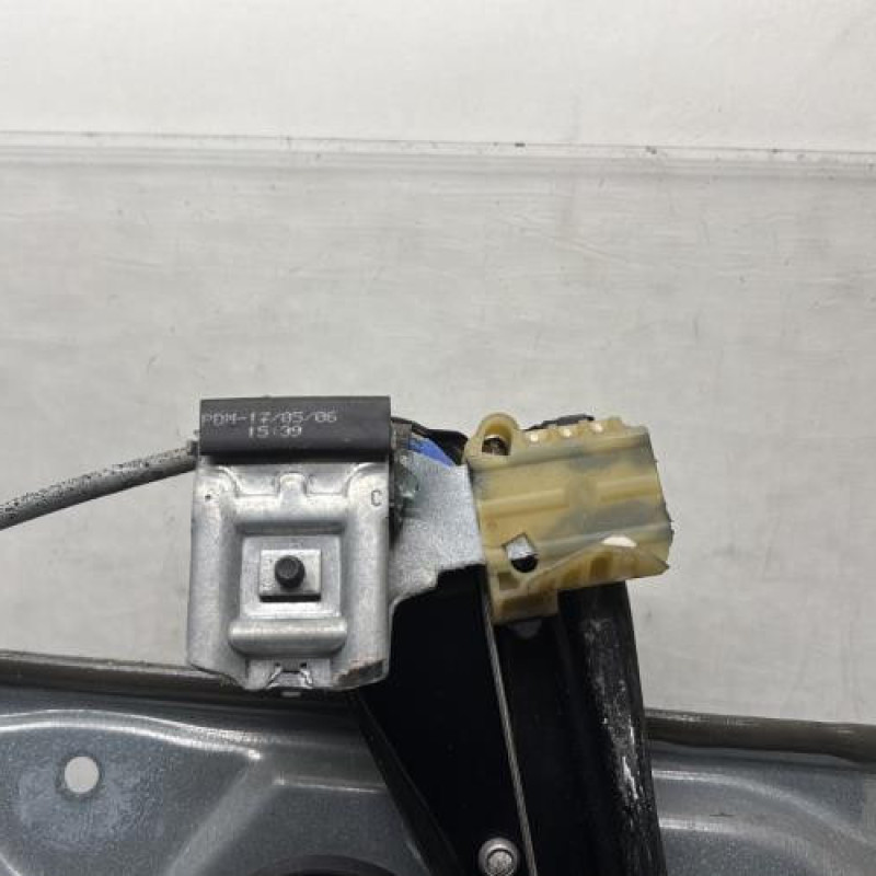 Leve vitre electrique avant droit VOLKSWAGEN POLO 4 Photo n°3