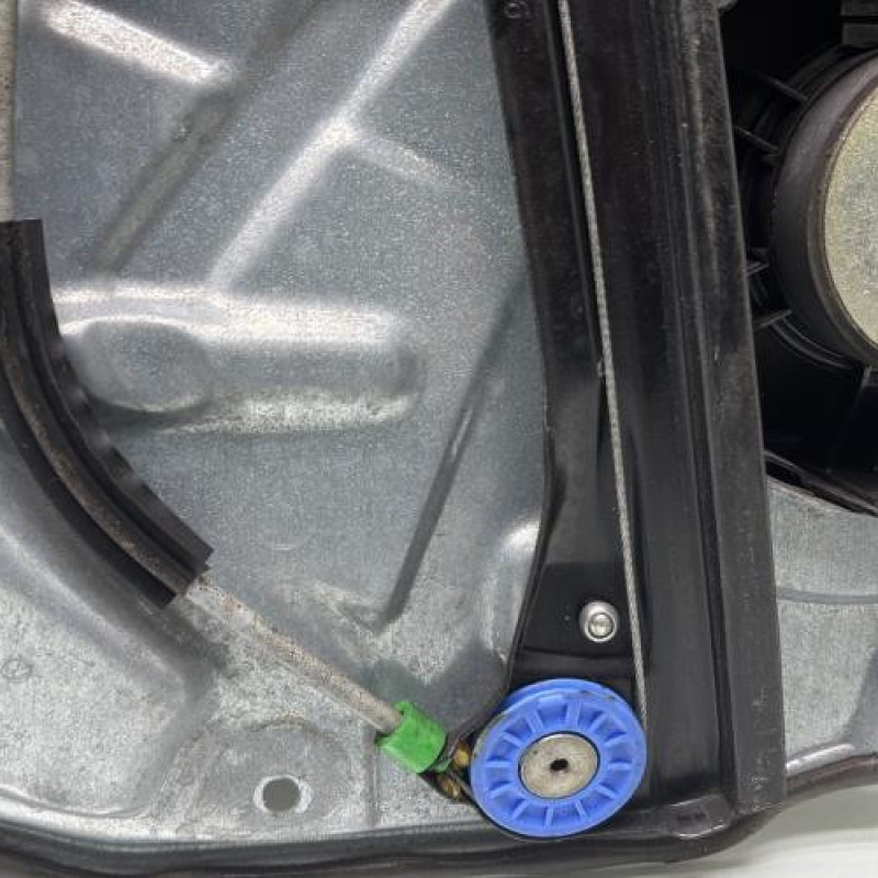 Leve vitre electrique avant droit VOLKSWAGEN POLO 4 Photo n°4
