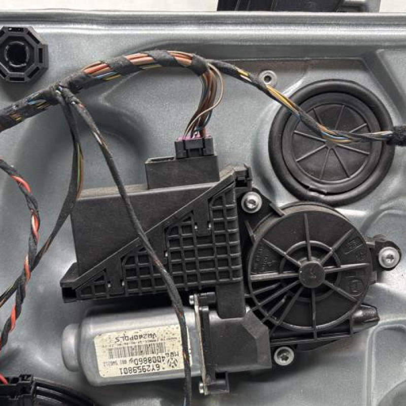 Leve vitre electrique avant droit VOLKSWAGEN POLO 4 Photo n°8
