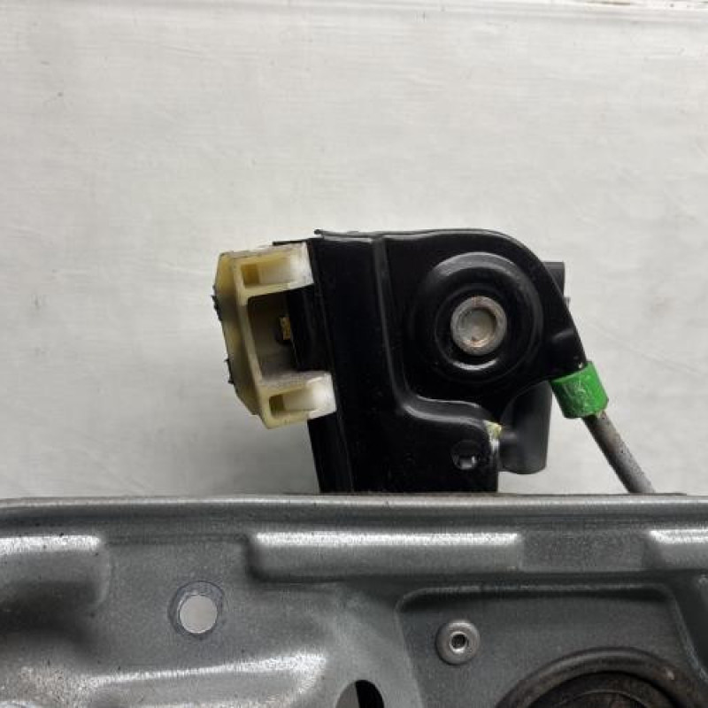 Leve vitre electrique avant gauche VOLKSWAGEN POLO 4 Photo n°3