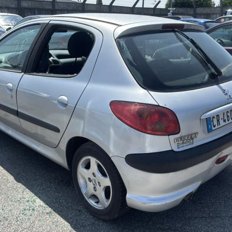 Pare choc avant PEUGEOT 206 Photo n°10