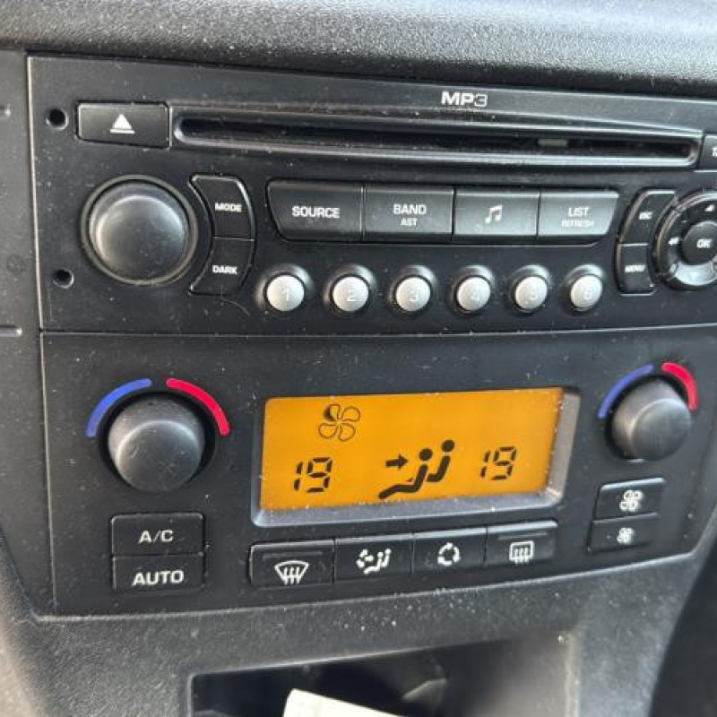 Attache ceinture avant gauche CITROEN C4 1 Photo n°20