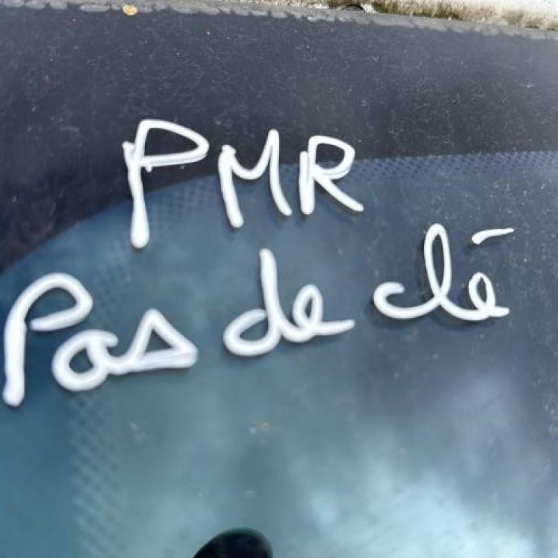 Vitre avant droit PEUGEOT PARTNER 2 Photo n°13