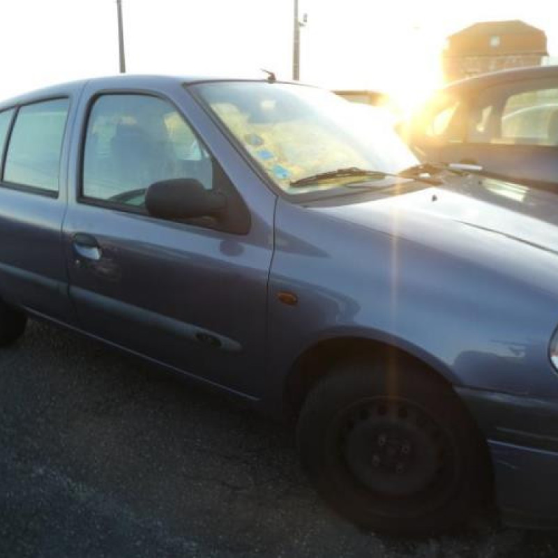 Calandre RENAULT CLIO 2 Photo n°6