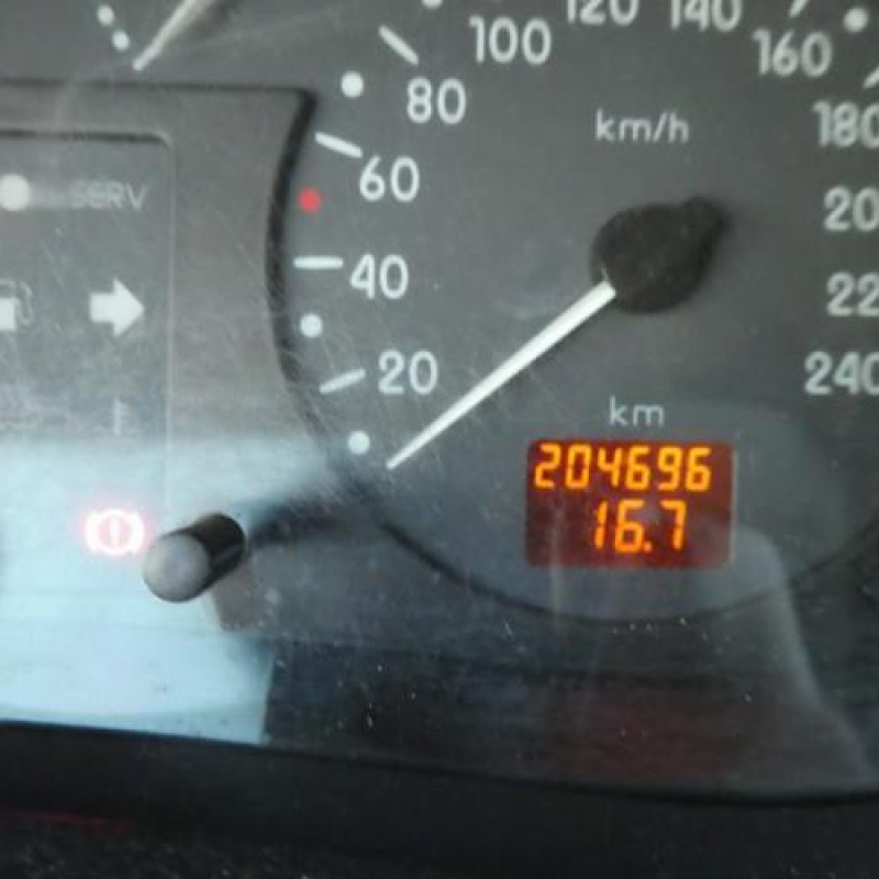 Calandre RENAULT CLIO 2 Photo n°10