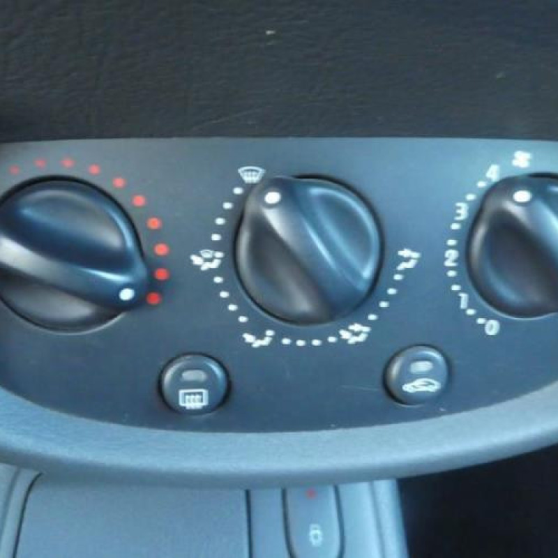 Calandre RENAULT CLIO 2 Photo n°12