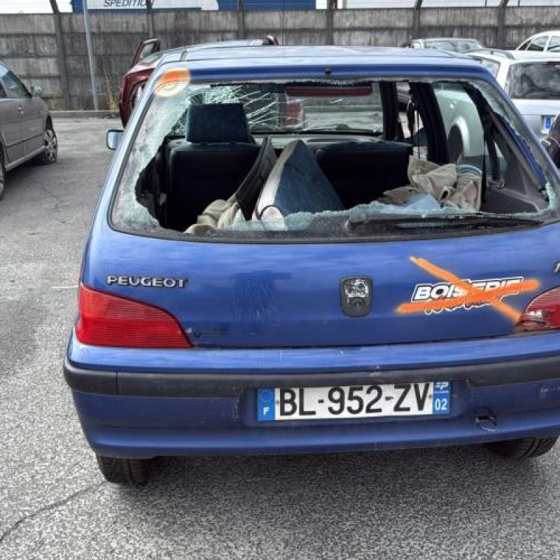 Vitre arriere gauche PEUGEOT 106 Photo n°9