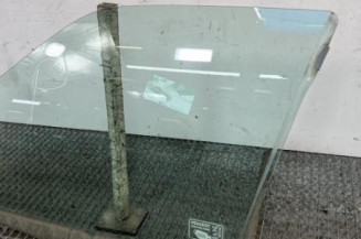 Vitre avant gauche PEUGEOT 106