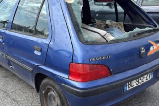 Vitre avant gauche PEUGEOT 106