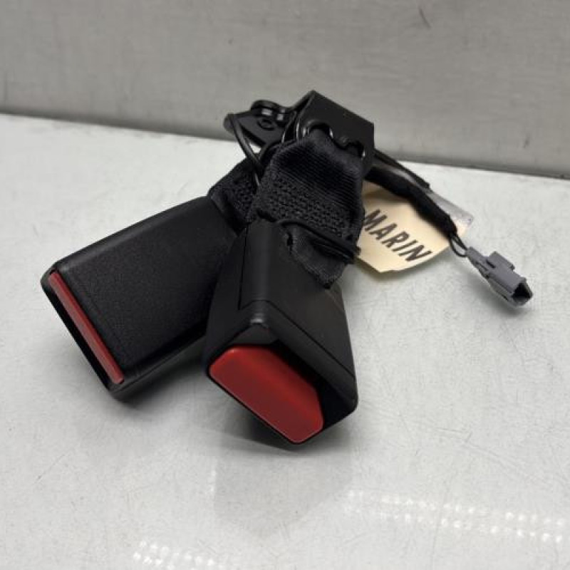 Attache ceinture arriere droit RENAULT CLIO 4 Photo n°1