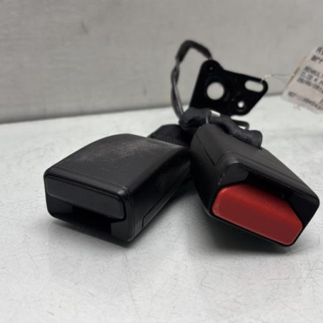 Attache ceinture arriere gauche RENAULT CLIO 4