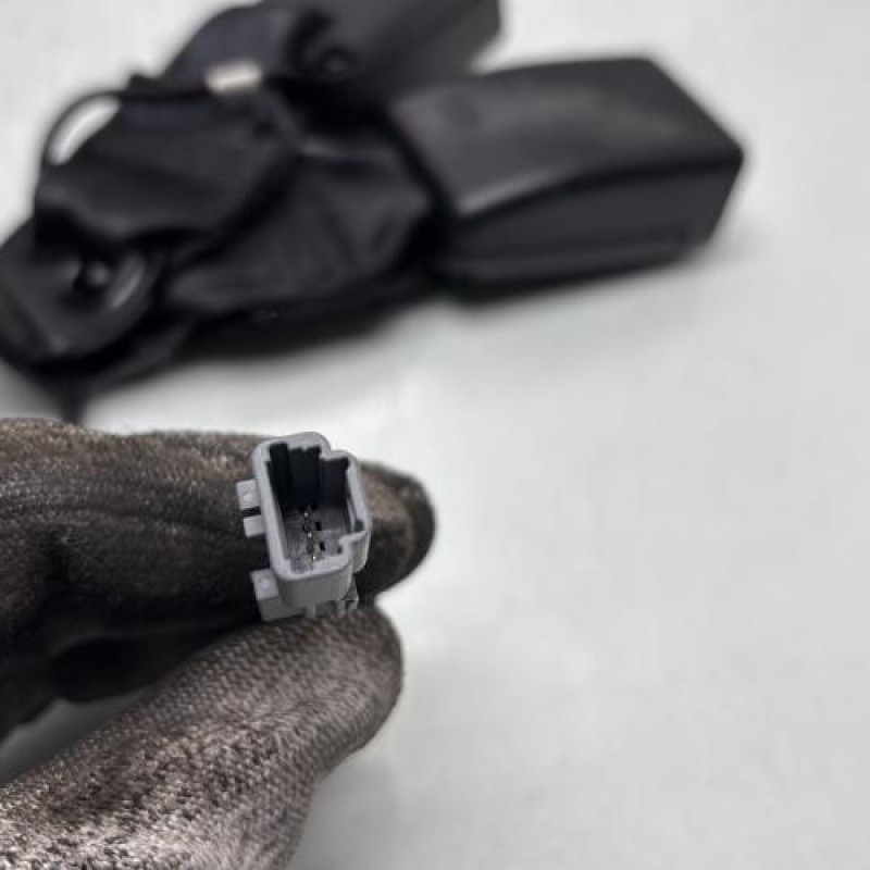 Attache ceinture arriere gauche RENAULT CLIO 4 Photo n°4
