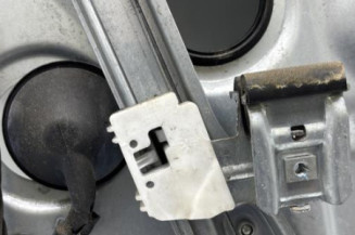 Leve vitre electrique avant droit KIA CEE-D 1