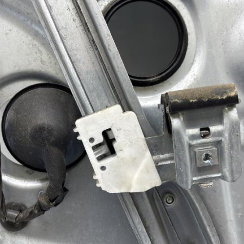 Leve vitre electrique avant droit KIA CEE-D 1 Photo n°6
