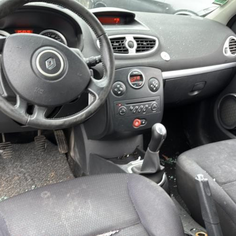 Aile avant gauche RENAULT CLIO 3 Photo n°17