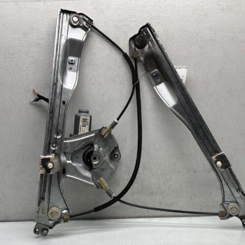 Leve vitre electrique avant droit RENAULT CLIO 3 Photo n°1
