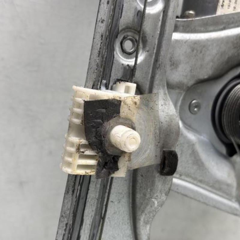 Leve vitre electrique avant droit RENAULT CLIO 3 Photo n°5