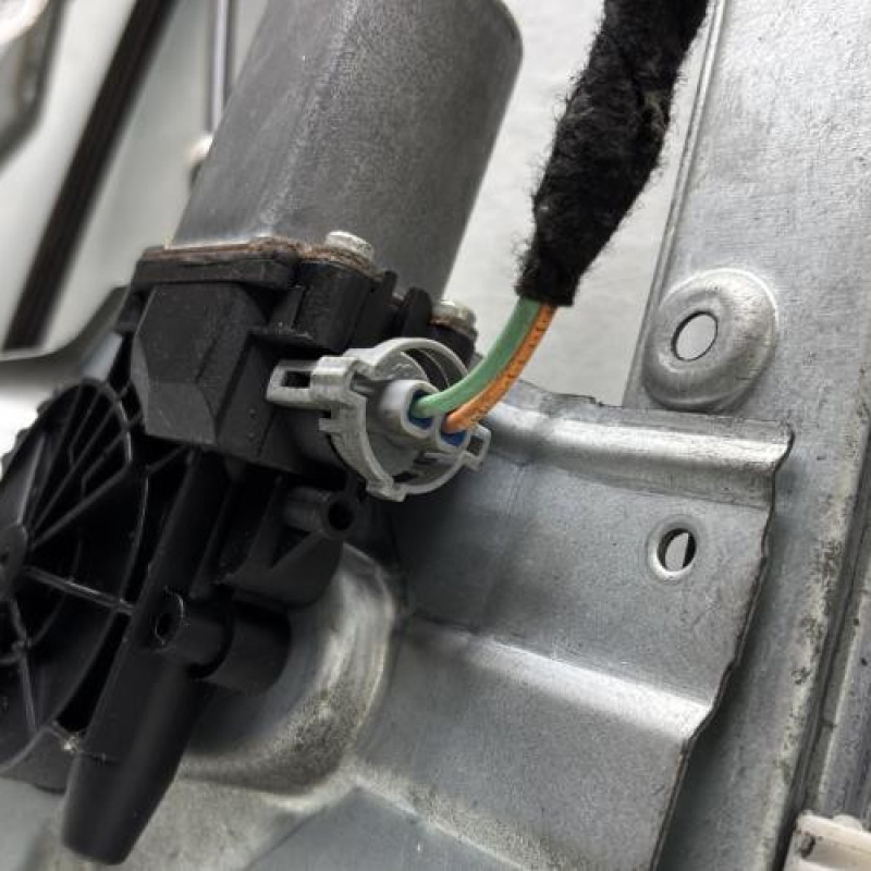 Leve vitre electrique avant droit RENAULT CLIO 3 Photo n°8