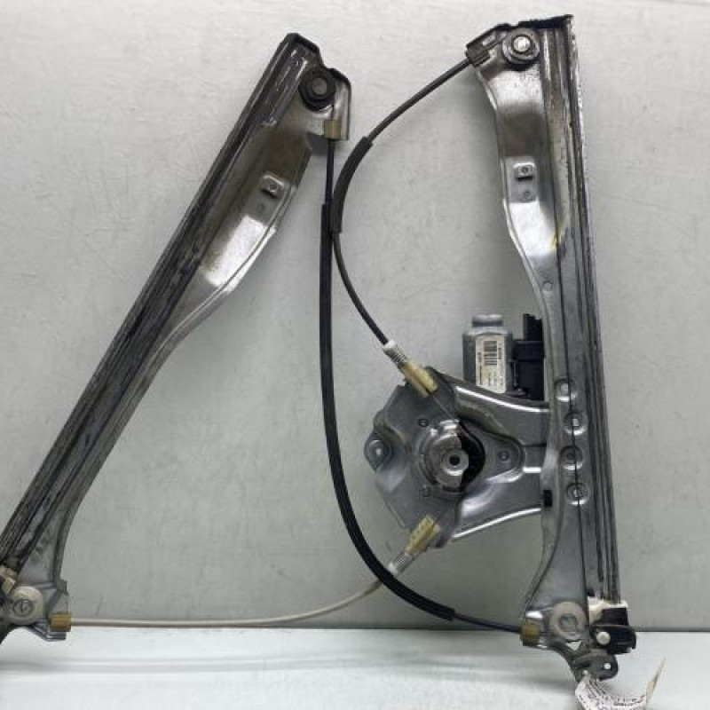 Leve vitre electrique avant gauche RENAULT CLIO 3 Photo n°1