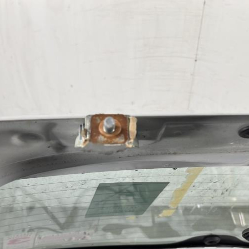 Malle/Hayon arriere TOYOTA YARIS 3 Photo n°6