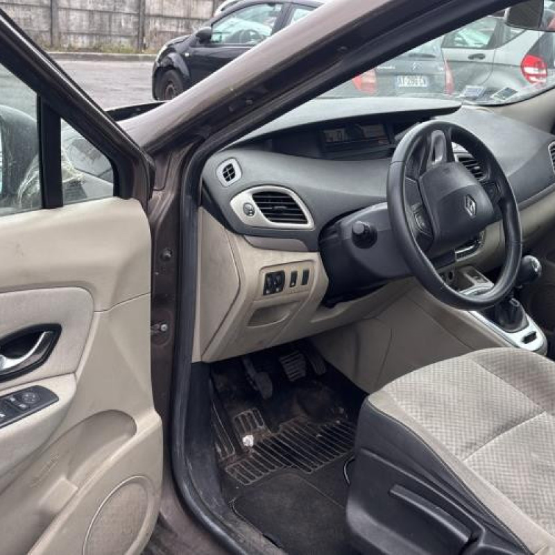 Attache ceinture avant droit RENAULT SCENIC 3 Photo n°9