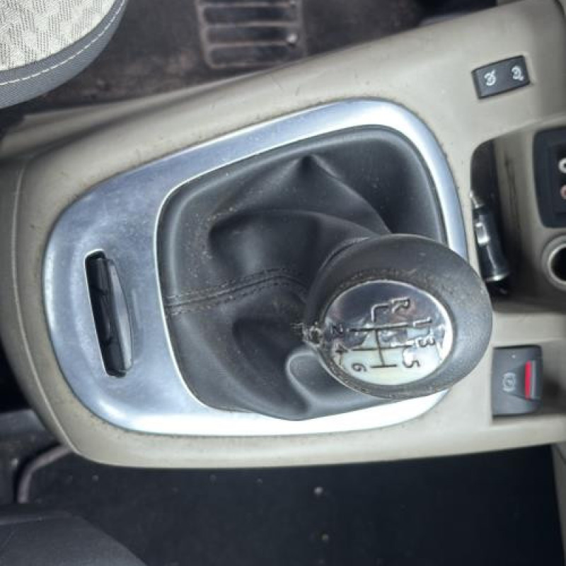 Attache ceinture avant droit RENAULT SCENIC 3 Photo n°11