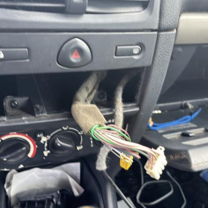 Vitre avant droit RENAULT CLIO 2 Photo n°19