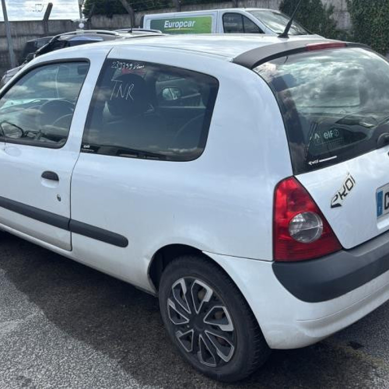 Vitre avant gauche RENAULT CLIO 2 Photo n°8