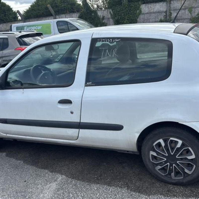 Vitre avant gauche RENAULT CLIO 2 Photo n°10