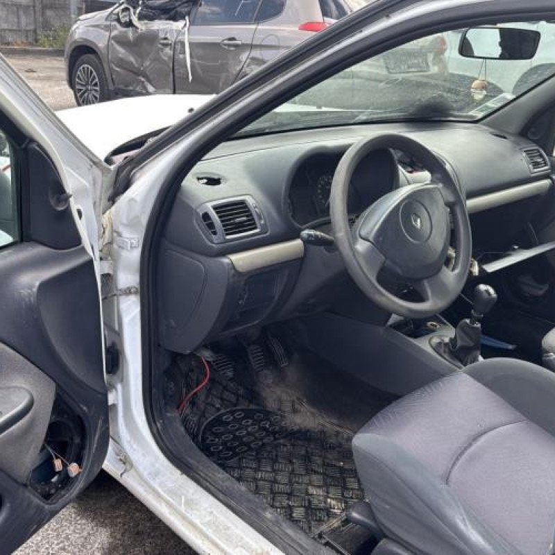 Vitre avant gauche RENAULT CLIO 2 Photo n°15