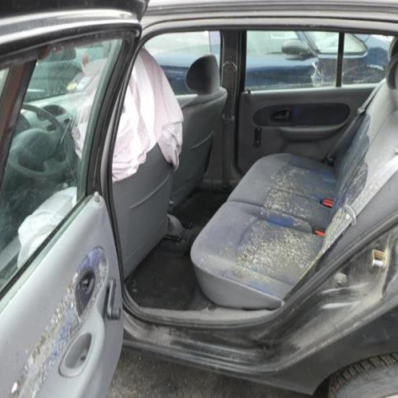 Aile avant gauche RENAULT CLIO 2 Photo n°3