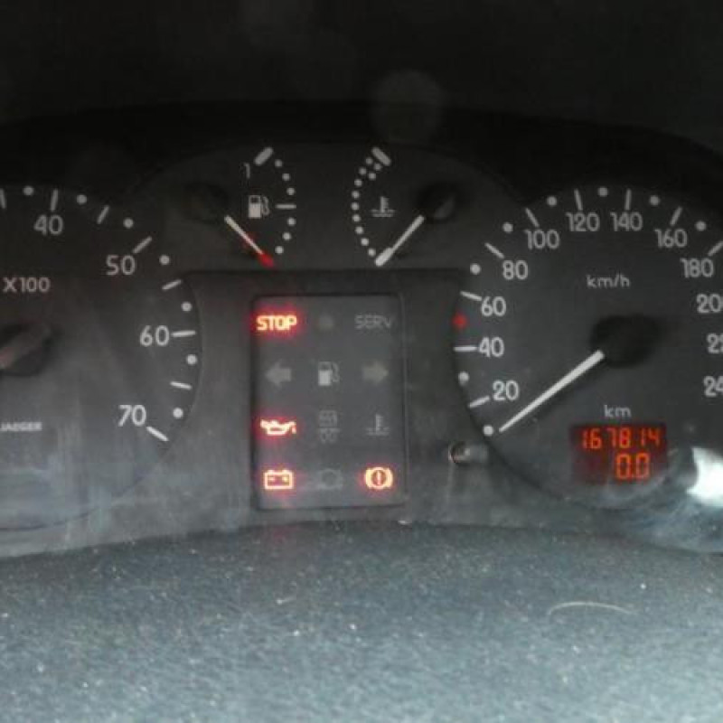 Aile avant gauche RENAULT CLIO 2 Photo n°5