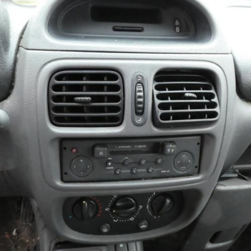 Aile avant gauche RENAULT CLIO 2 Photo n°6