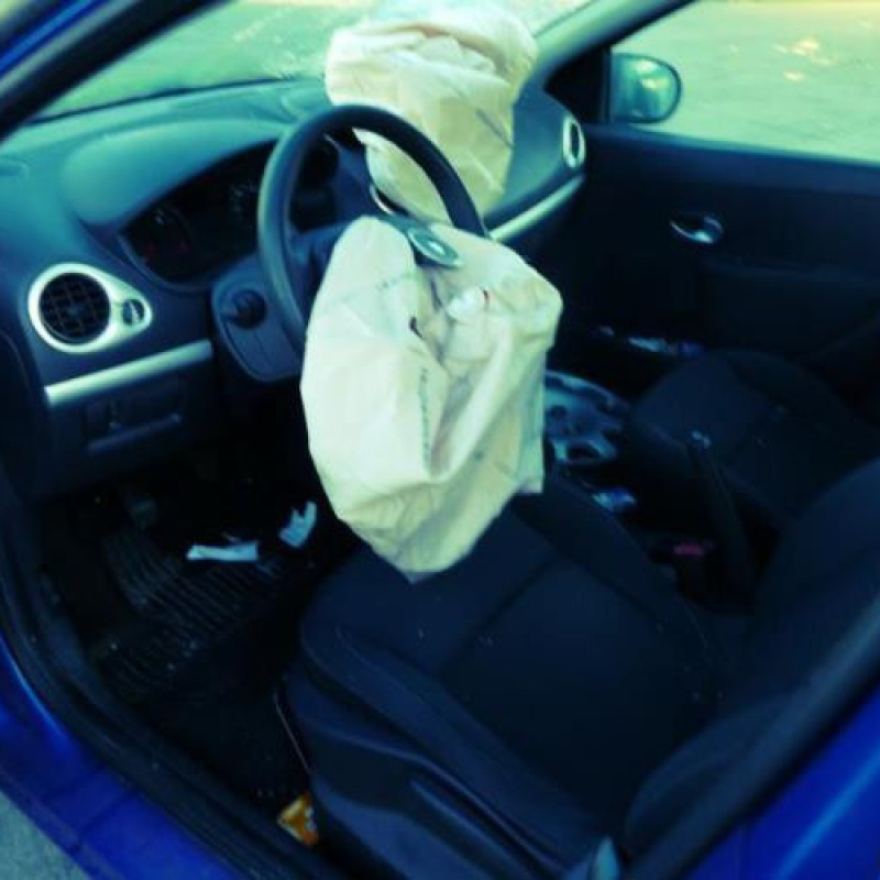 Aile avant gauche RENAULT CLIO 3 Photo n°5