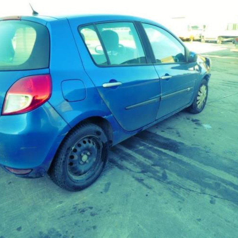 Aile avant gauche RENAULT CLIO 3 Photo n°7