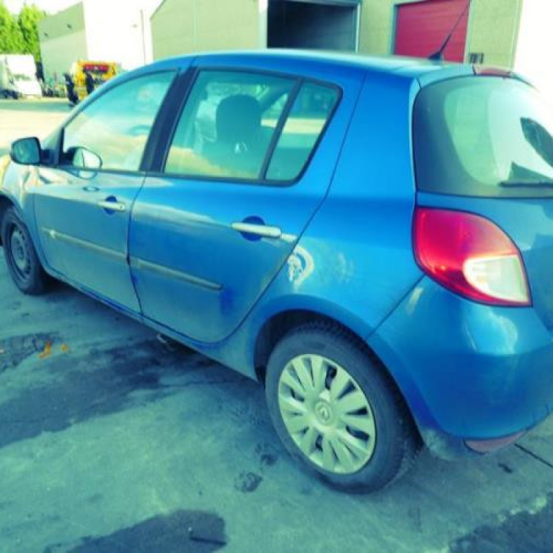Aile avant gauche RENAULT CLIO 3 Photo n°9