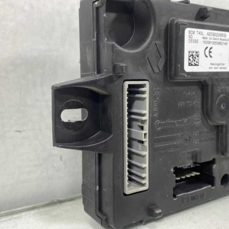 Boitier UCH RENAULT CLIO 4 Photo n°3