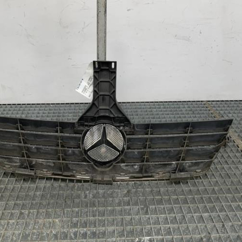 Calandre MERCEDES CLASSE C 203 COUPE SPORT Photo n°4
