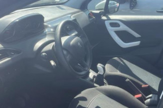 Pommeau de vitesses PEUGEOT 208 1