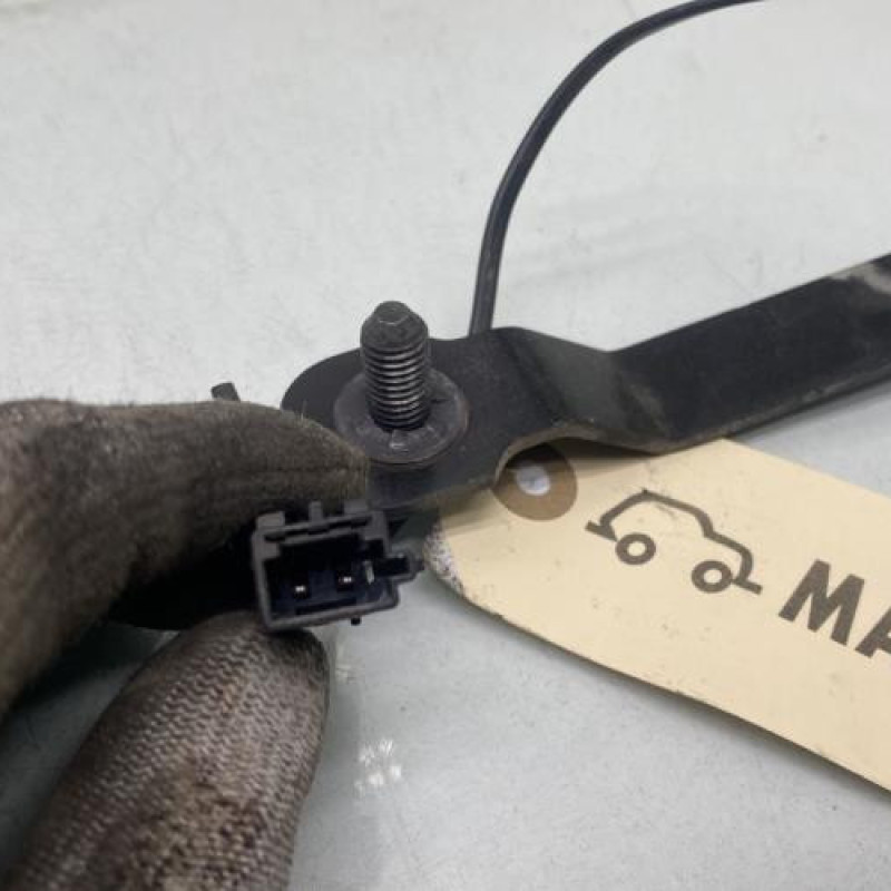 Attache ceinture avant gauche RENAULT CLIO 3 Photo n°4