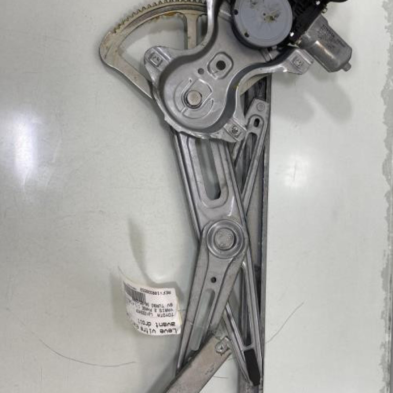 Leve vitre electrique avant droit TOYOTA YARIS 2 Photo n°1