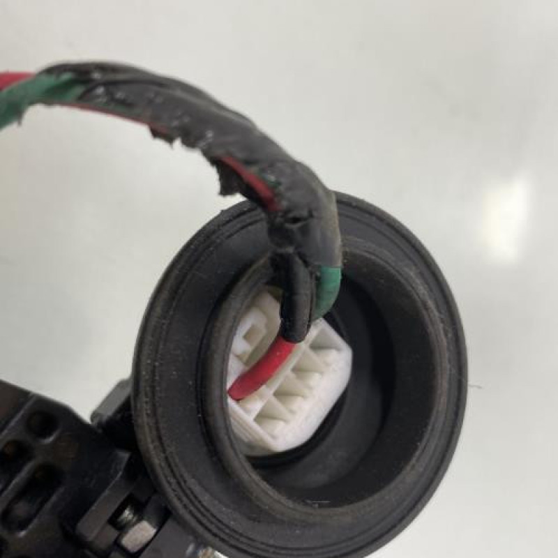 Leve vitre electrique avant droit TOYOTA YARIS 2 Photo n°3