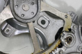 Leve vitre electrique avant droit TOYOTA YARIS 2