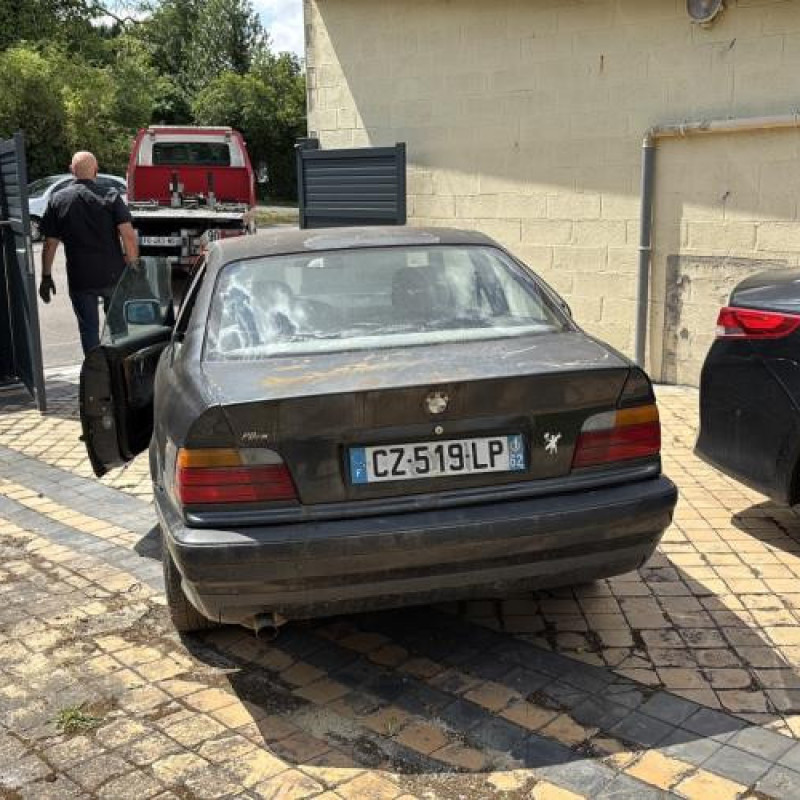 Porte avant gauche BMW SERIE 3 E36 Photo n°8
