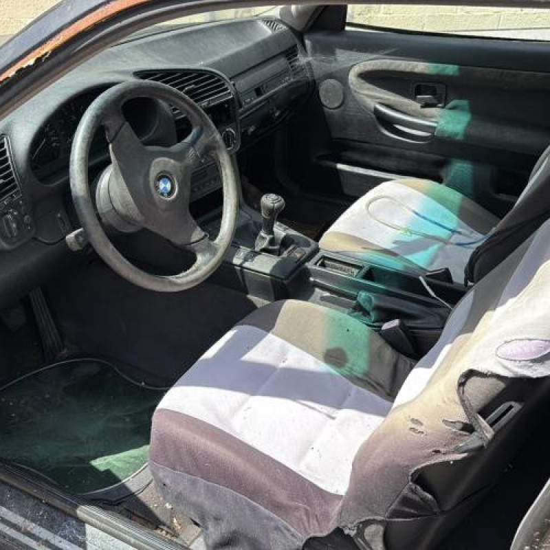 Porte avant gauche BMW SERIE 3 E36 Photo n°9