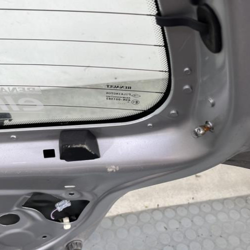 Malle/Hayon arriere RENAULT TWINGO 2 Photo n°10