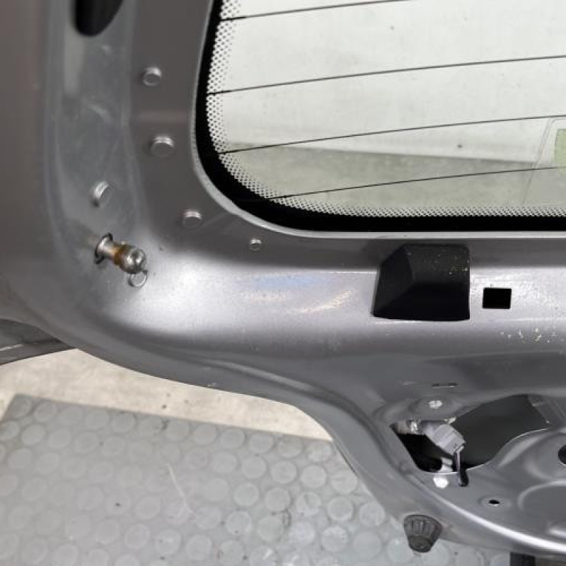 Malle/Hayon arriere RENAULT TWINGO 2 Photo n°11