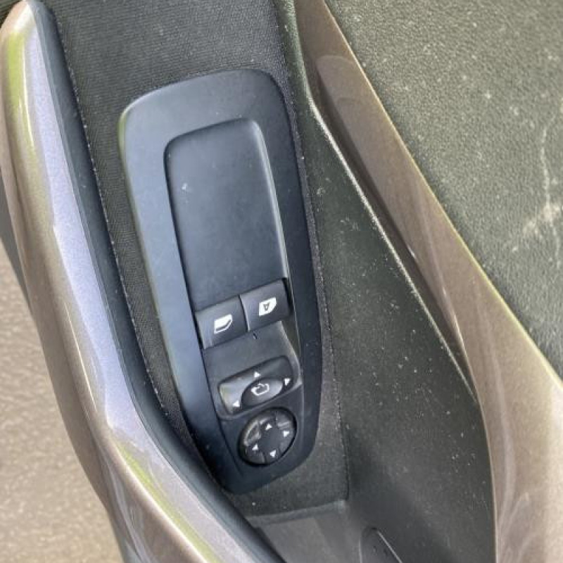 Attache ceinture arriere gauche PEUGEOT 2008 1 Photo n°10