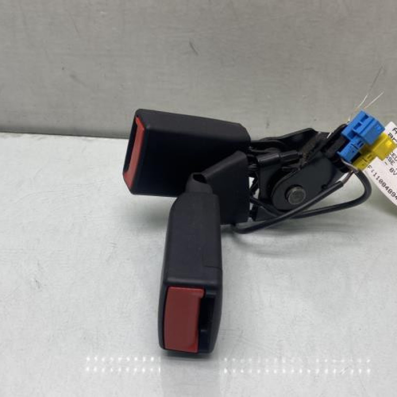 Attache ceinture arriere droit MERCEDES CLASSE A 176 Photo n°2