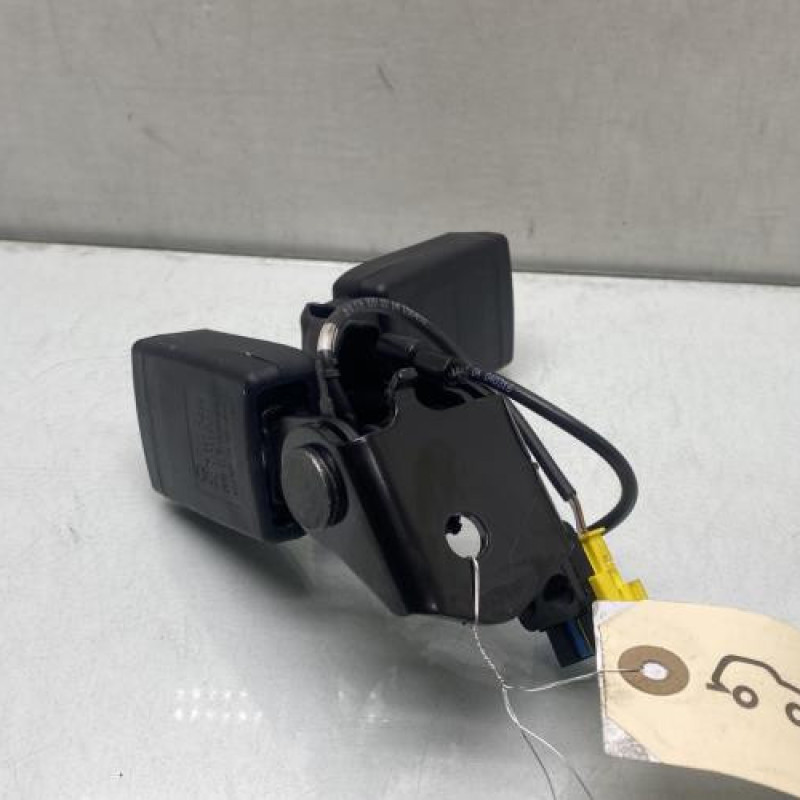 Attache ceinture arriere droit MERCEDES CLASSE A 176 Photo n°4